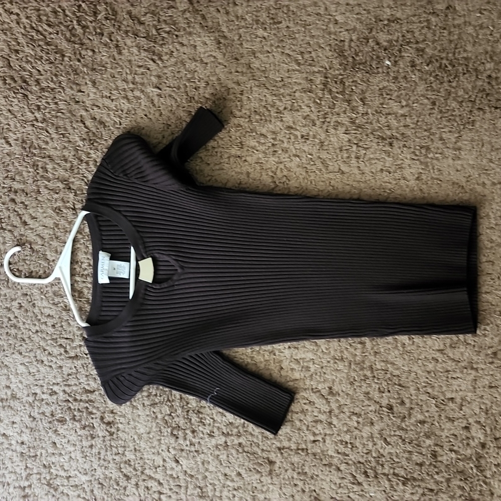 3/4 short sleeve fitted sweater top. Size med, brand Carmen